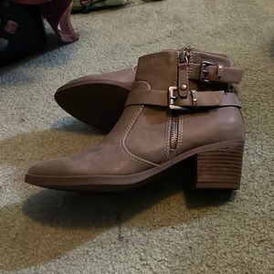 NWOT brown boots